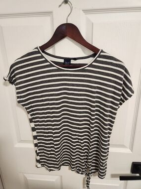Striped Crewneck Short Sleeve Tee in Black and White